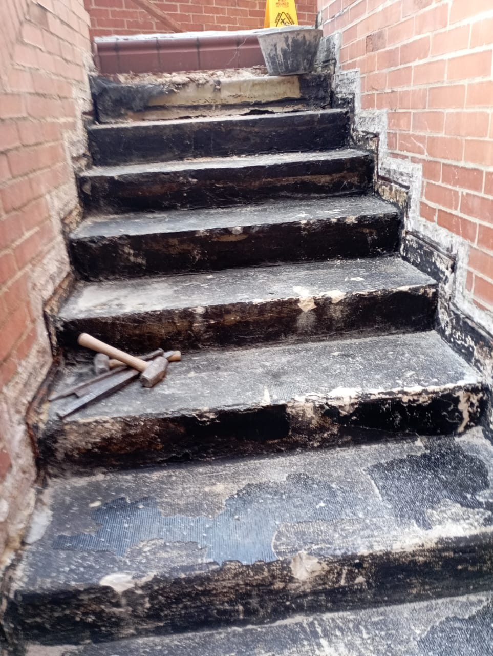Impermeabilizacion de escaleras, remoción de enchape antiguo