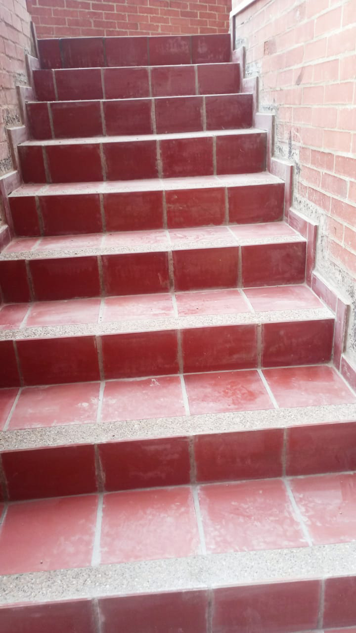Impermeabilizacion de escaleras, instalación de enchape