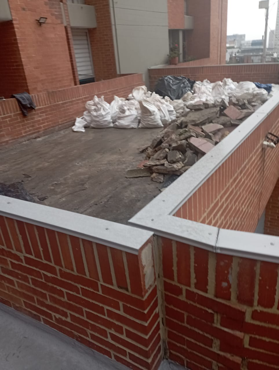 Alistamiento para Impermeabilizacion de Terraza y Enchape
